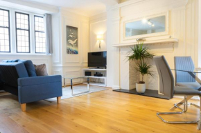 Executive City Centre Apartment with Gated Parking and Stylish Rooms includes Privacy and Space with Luxury Feel plus Courtyard Garden in Amazing Location and Very Highly Rated